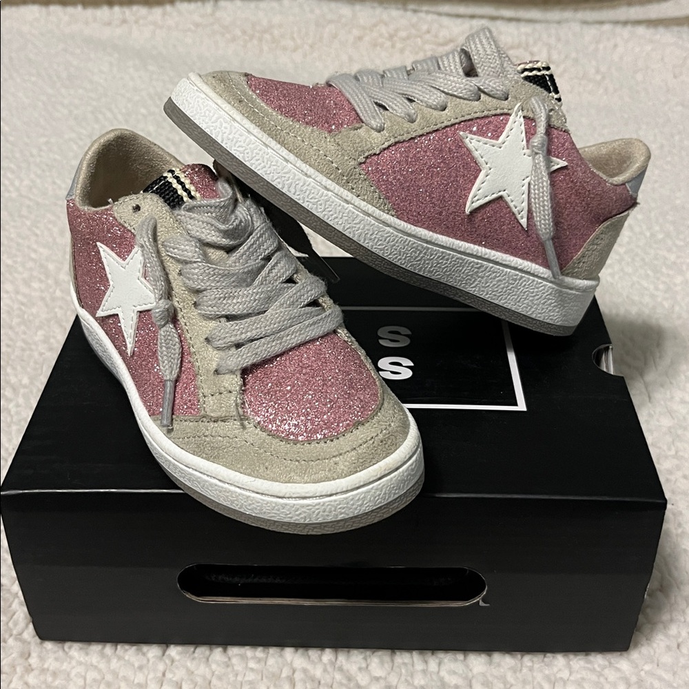 ShuShop Pink and Gray Star Sneakers